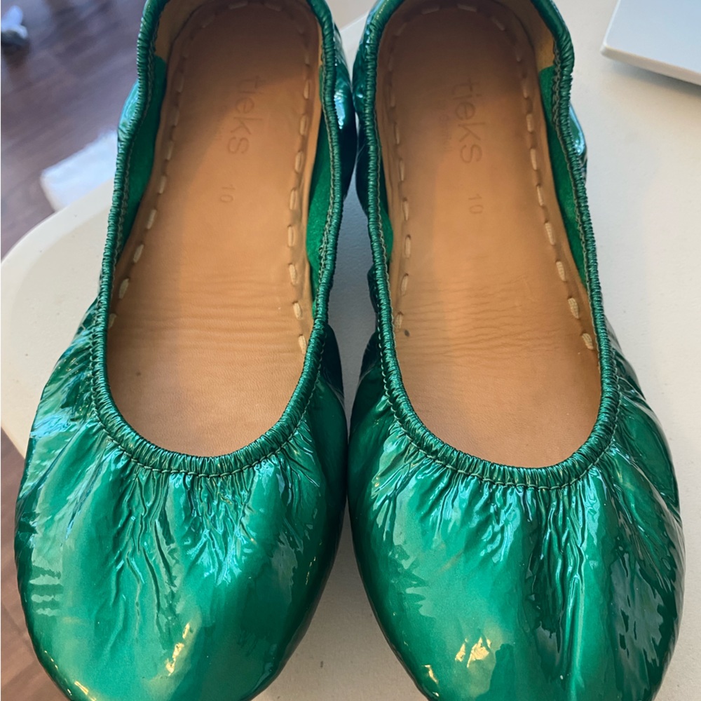 Like New-Tieks Patent Emerald Green